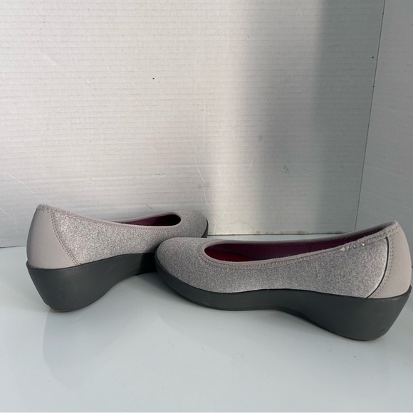 Crocs light grey wedges shoes size W6 - Picture 3 of 7